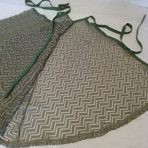 Green stretch hand made lace bathrobe, skirt, or cape - Picture 2 of 4